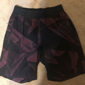 Lululemon Men’s Burgundy/Black Pattern Shorts Sz Medium
